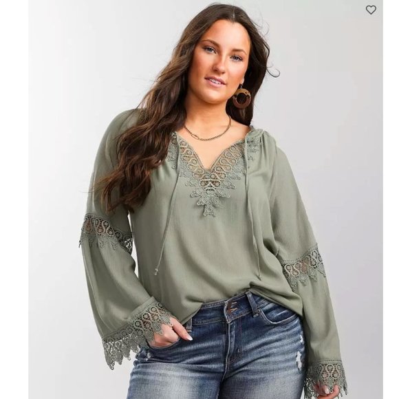 Daytrip Tops - 💖HP💖 Crochet Split Neck Top